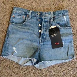 BRAND NEW LEVI SHORTS